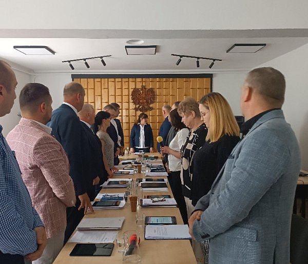 Bolimów: burmistrz bez wotum i absolutorium. Decyzja Rady zaskoczyła?-327717