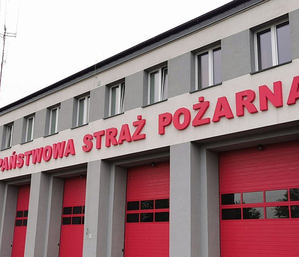 Strażacy w akcji! Nieprzytomny mężczyzna na ławce i pożar (AKTUALIZACJA) -327747