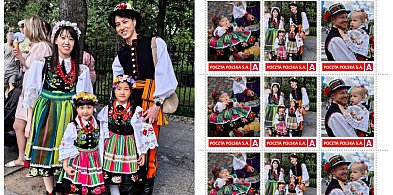 Japońska rodzina w łowickich strojach na znaczkach Poczty Polskiej -327813