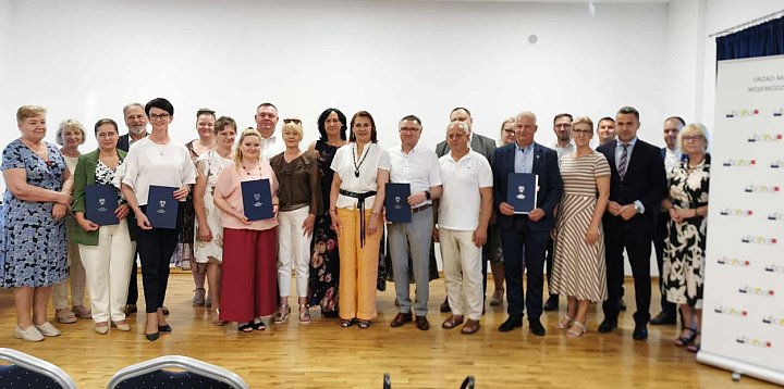 Gminy z powiatu łowickiego i kutnowskiego z dotacją-327818