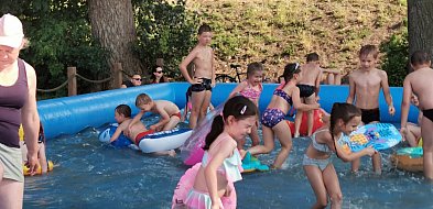 Powiatowa Strefa Summer nad Bzurą – dzieci bawiły się w wodnych atrakcjach-327931