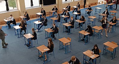 Ósmoklasiści z Łowicza w rekrutacyjnej gorączce – sprawdź kluczowe daty -327954