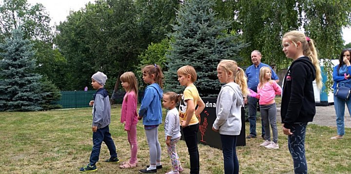 Aktywne lato w Łowiczu. Warsztaty na placu zabaw-327952
