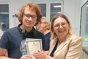 Łowicz. Absolwenci pijarskiego liceum odebrali świadectwa dojrzałości -327996