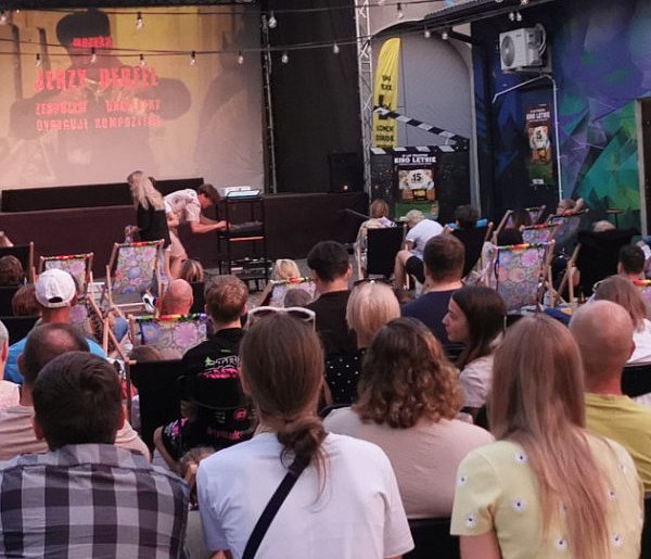 Koncertowe Kino Letnie w Łowiczu - filmy i muzyka pod gwiazdami -328141