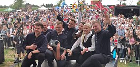 Tłumy w Jackowicach — Podłowickie Folk(l)ove pełne ener