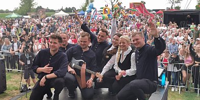 Tłumy w Jackowicach — Podłowickie Folk(l)ove pełne ener-328197