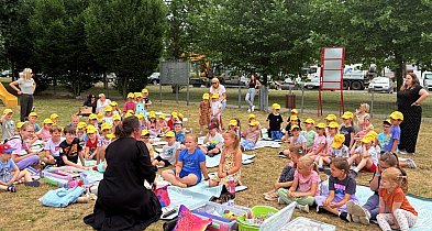 Biblioteka wychodzi w plener! Zaczytane Wakacje w Łowiczu-328230