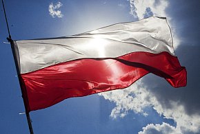 Flaga i hymn na nowo? Rząd chce korekty przepisów dot. symboli narodowych-328252