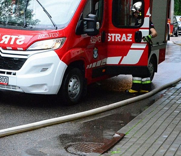 Łowicz. Pięć zastępów straży interweniowało na ul. Arkadyjskiej!-328364