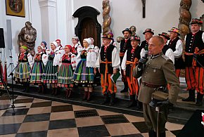 Ksinzoki gwarą zaśpiewali pieśni patriotyczne VIDEO i FOTO-329118