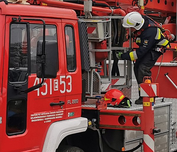 Weszli do mieszkania na czwartym piętrze oknem, aby uratować seniorkę-329127