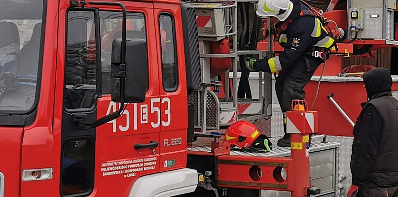 Weszli do mieszkania na czwartym piętrze oknem, aby uratować seniorkę - 329127