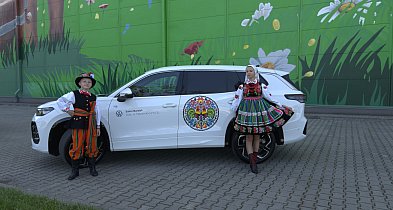 Do Łowicza zajechały auta w łowickie wzory. Co łączy je z Księżackim Jadłem? -329251