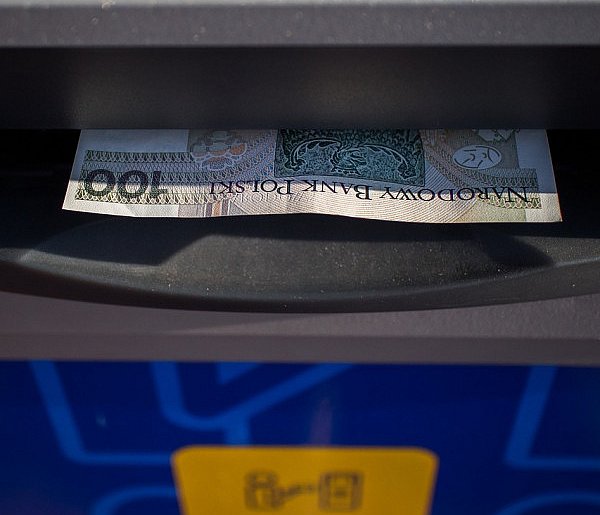 Nowy cennik usług bankowych. Klienci zapłacą więcej już od listopada-329261