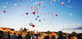 300 balonów poszybowało w niebo ku czci ś.p burmistrza 