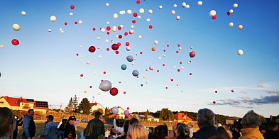 300 balonów poszybowało w niebo ku czci ś.p burmistrza -329632