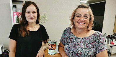 Mama i córka jednoczą siły. Strzyżenia i manicure w zamian za pomoc chorym braciom-329643