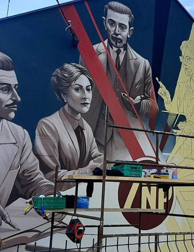 W Pilaszkowie powstaje niezwykły mural. Wiemy, kogo przedstawia! -329729