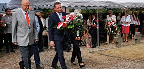 Delegacja z Niemiec na cmentarzu 1 września w Łowiczu