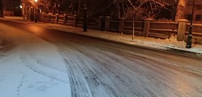 Kierowcy! Gołoledź na drogach w Łowiczu.