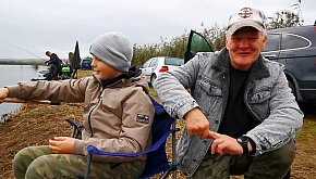 Szymon Kuciński z dziadkiem Ireneuszem na zawodach