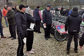 Duże zainteresowanie licytacją miejskich rowerów w Łowiczu-12611