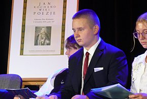 Głowno. Czytali utwory Kochanowskiego -330148