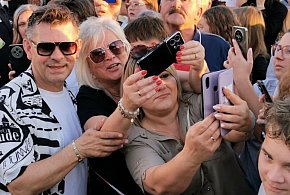 Zenek Martniuk zaśpiewał hity i spotkał się z publicznością FILMY i ZDJĘCIA-330162