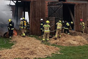 Pożar w Mastkach. Strażacy odjechali, ogień pojawił się ponownie-331304