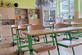 Z dnia na dzień zniknęli wszyscy uczniowie. Co się stało w szkole w Kalenicach?-331467