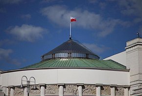 Nie ma miejsca dla „patoposłów" - Hołownia o alkoholu w Sejmie-331543