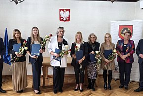 Głowno. Nauczyciele otrzymali nagrody burmistrza - 331638