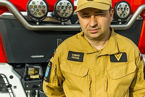 Uratował starszą kobietę z płonącego domu - 332076
