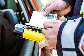 Nieborów: policjanci to zauważyli, pojechali za kierowcą. Oto, co odkryli...-332270