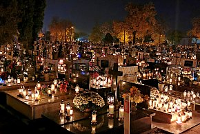 Jak zaplanować wizytę na cmentarzu? - 332351