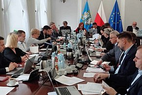 Ranking łowickich radnych. Szymon Szaleniec najwyżej oceniony-332885