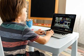 Popularni influencerzy mogą mieć kłopoty. Treści dla dzieci budzą kontrowersje-333167