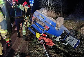 Dachowanie Volkswagena. 20-latka trafiła do szpitala-333428