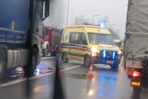 Wypadek na skrzyżowaniu Warszawskiej i Poznańskiej. Trzy osoby w szpitalu-333714
