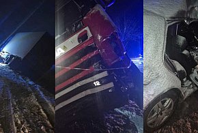 Czołowe zderzenie auta z ciężarówką. Policja apeluje o ostrożność-333768