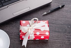 Świąteczna paczka może stać się problemem. Skarbówka patrzy z ukrycia-333856