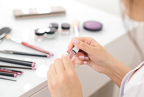 Nie używaj tych kosmetyków. GIS ostrzega przed produktami-333898