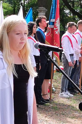 1 września w Łowiczu. Uroczystości na cmentarzu wojennym przy ul. Listopadowej-12322
