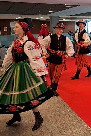Dąbrowskie Pasiaki zatańczyły na Stadionie Narodowym-12364