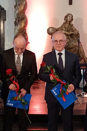 Powiat nagrodził dyrektorów i nauczycieli-12516