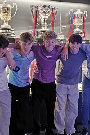 Uczniowie I LO w Łowiczu zwiedzili Francję i Hiszpanię-12574