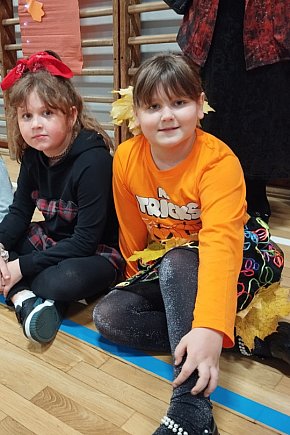 Łowicz. Bal Jesiennych Liści w SP 4-12587