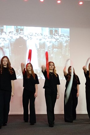 Patriotycznie w II LO-12625