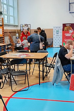 Łowicz gra do późnego wieczora-12653